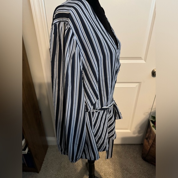 Plus sized Loft wrap blouse - Picture 2 of 7